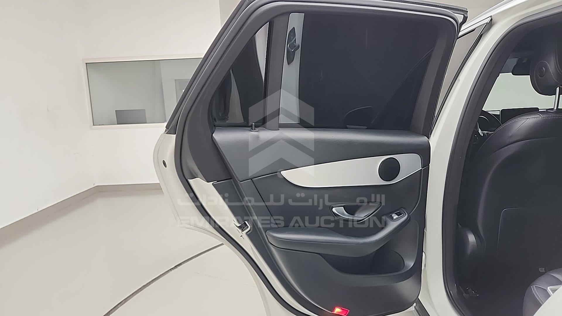 2019 MERCEDES GLC 300 VIN: WDC0G4JB9KV182140