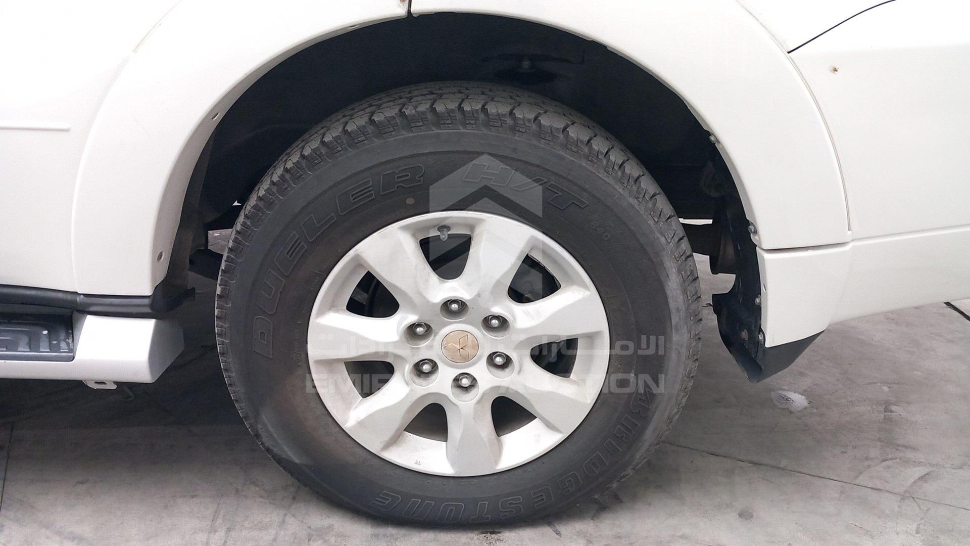 2014 MITSUBISHI PAJERO VIN: JMYLRV95WEJ703780