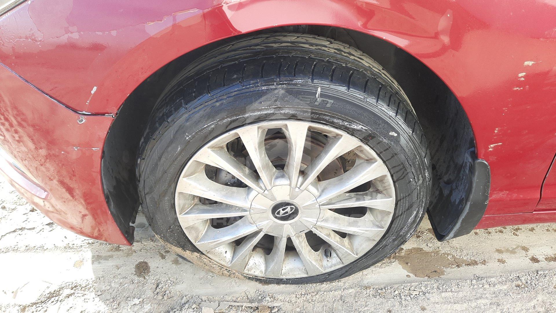 2015 HYUNDAI SONATA VIN: KMHE241G2FA028352