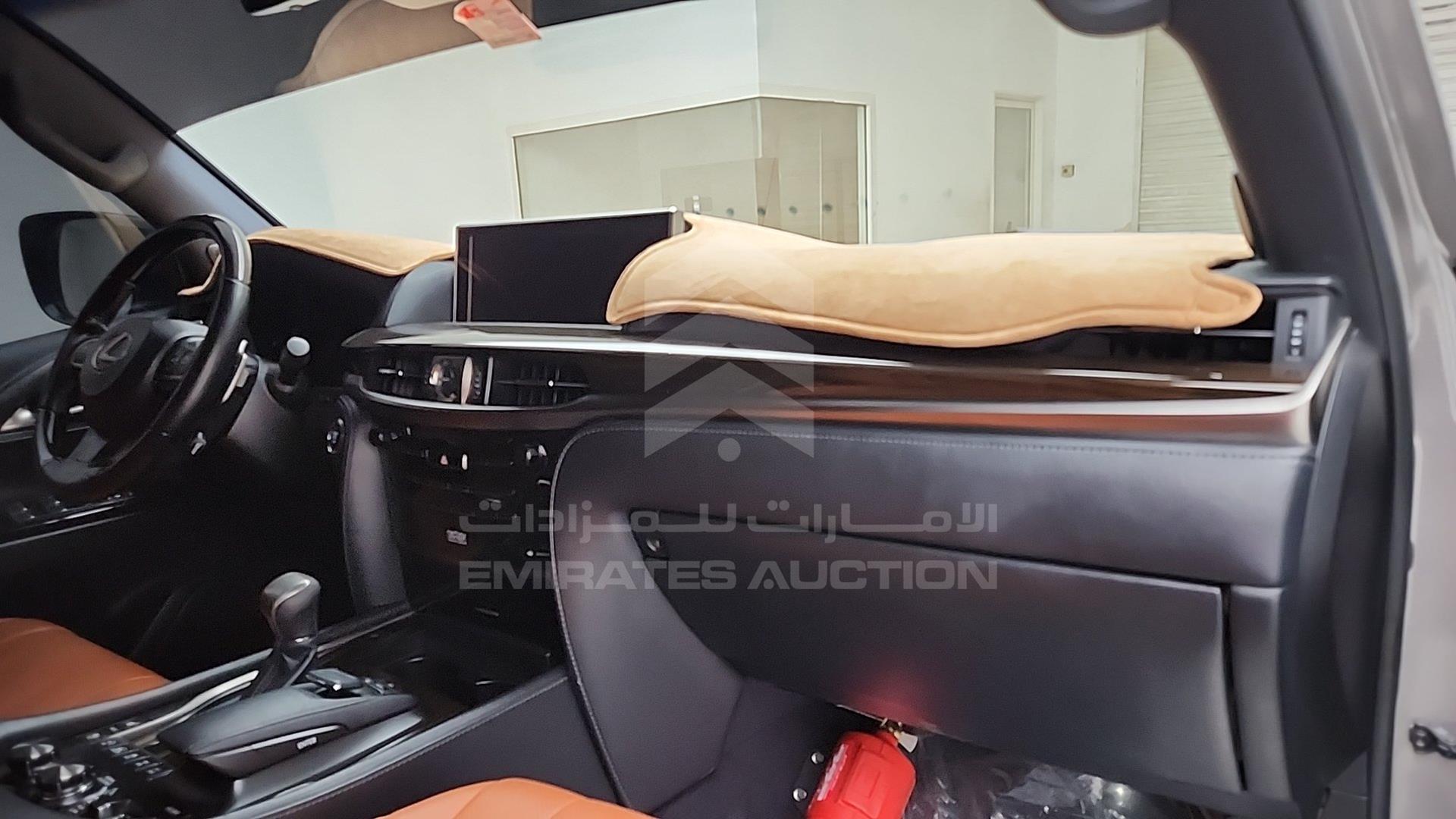 2018 LEXUS LX 570 VIN: JTJHY00W2J4259693