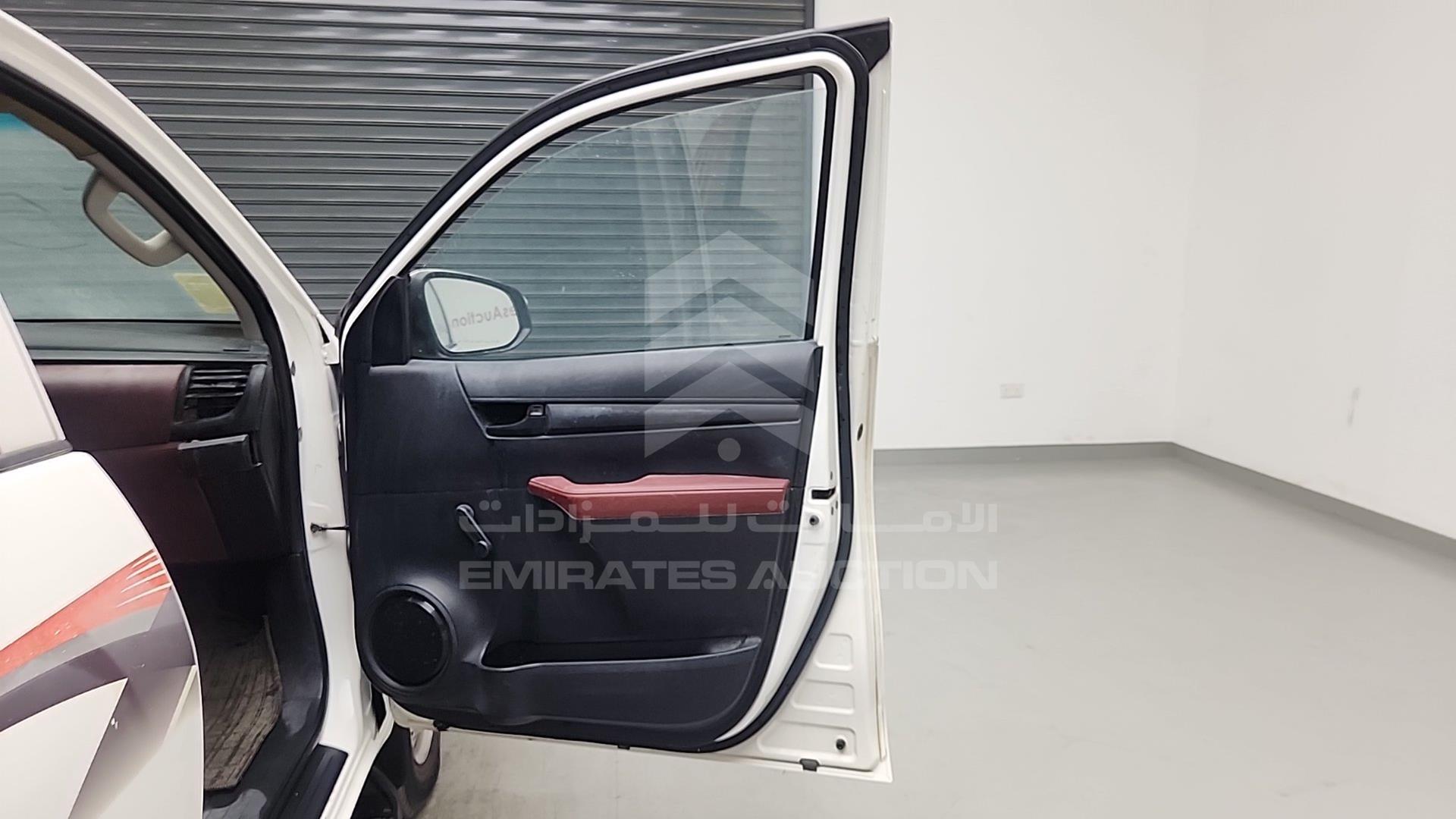 2016 TOYOTA HILUX VIN: MR0DX6CD4G0201541