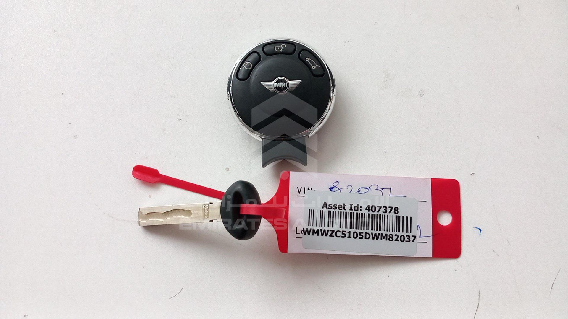 2013 MINI COOPER VIN: WMWZC5105DWM82037
