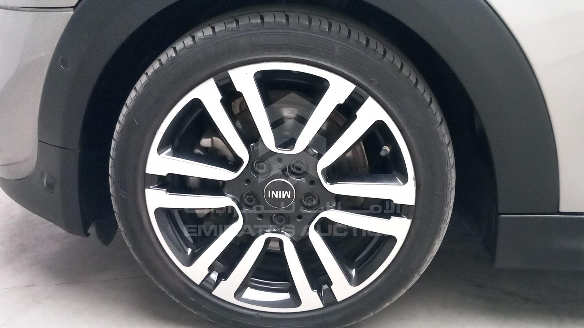 2020 MINI COOPER S VIN: WMWXR5A0XLTR82894