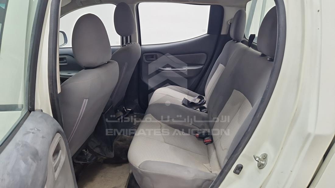ميتسوبيشي L 200 2016 — زاوية الراكب الخلفي اليسرى — صورة 26