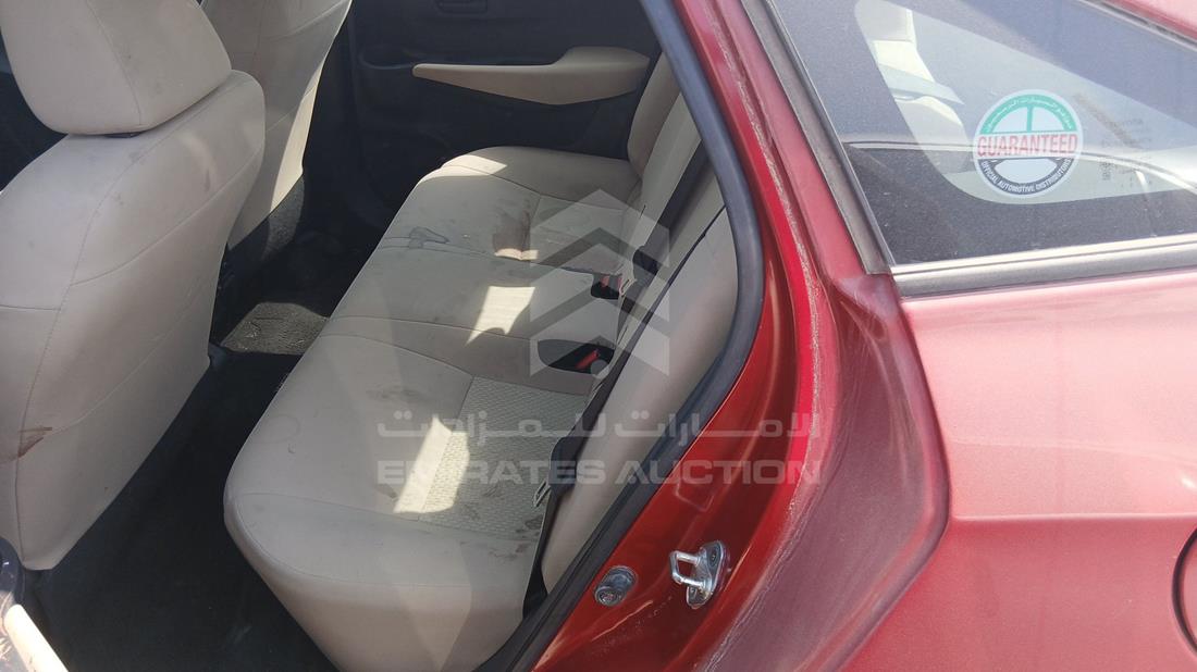 تويوتا ياريس 2023 — زاوية الراكب الخلفي اليسرى — صورة 20
