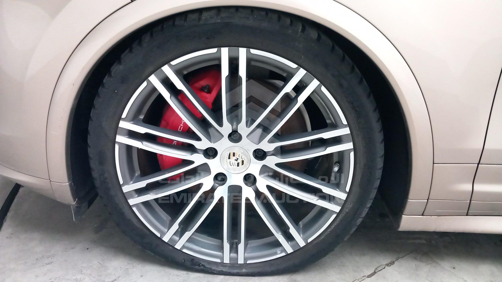 2016 PORSCHE CAYENNE VIN: WP1ZZZ92ZGLA72112
