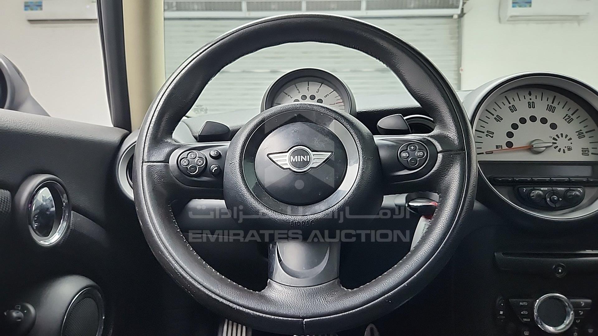 2011 MINI COOPER VIN: WMWSV3C58BTY11241
