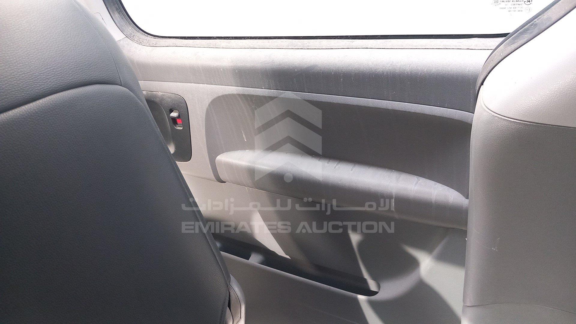 KMJWA37R0CU455693 - 2012 Hyundai H1 - #506534