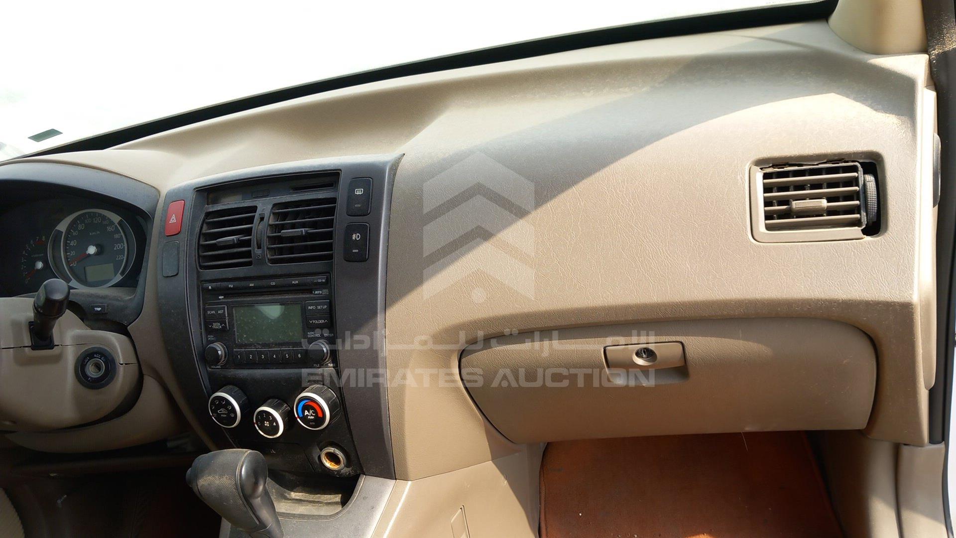 2009 HYUNDAI TUCSON VIN: KMHJM81B19U945936
