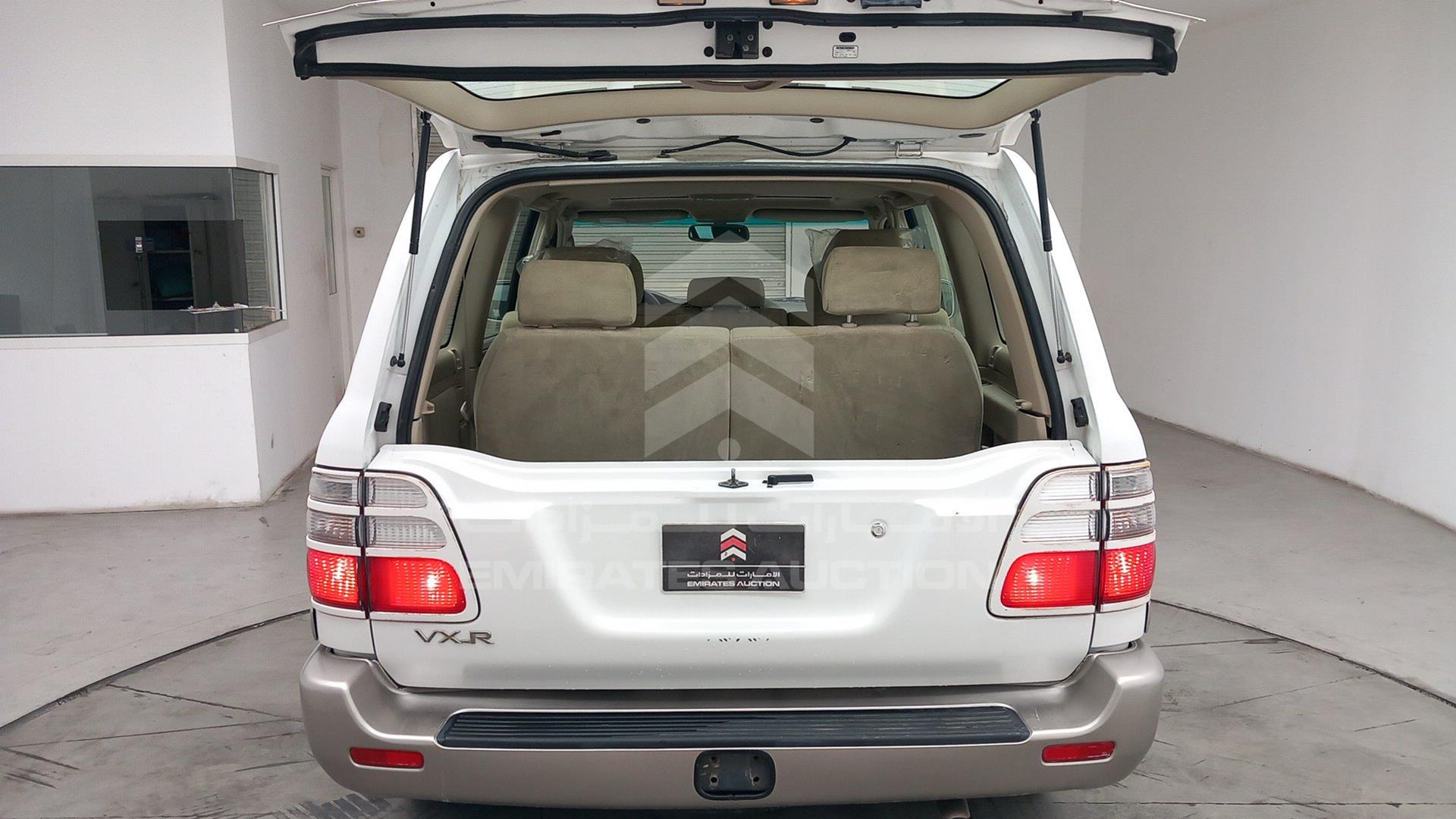 2004 TOYOTA LAND CRUISER VIN: JTEHT05J442060123