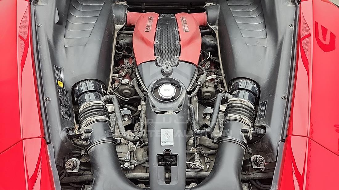 فيراري F8 Spider 2023 — خليج المحرك — صورة 26