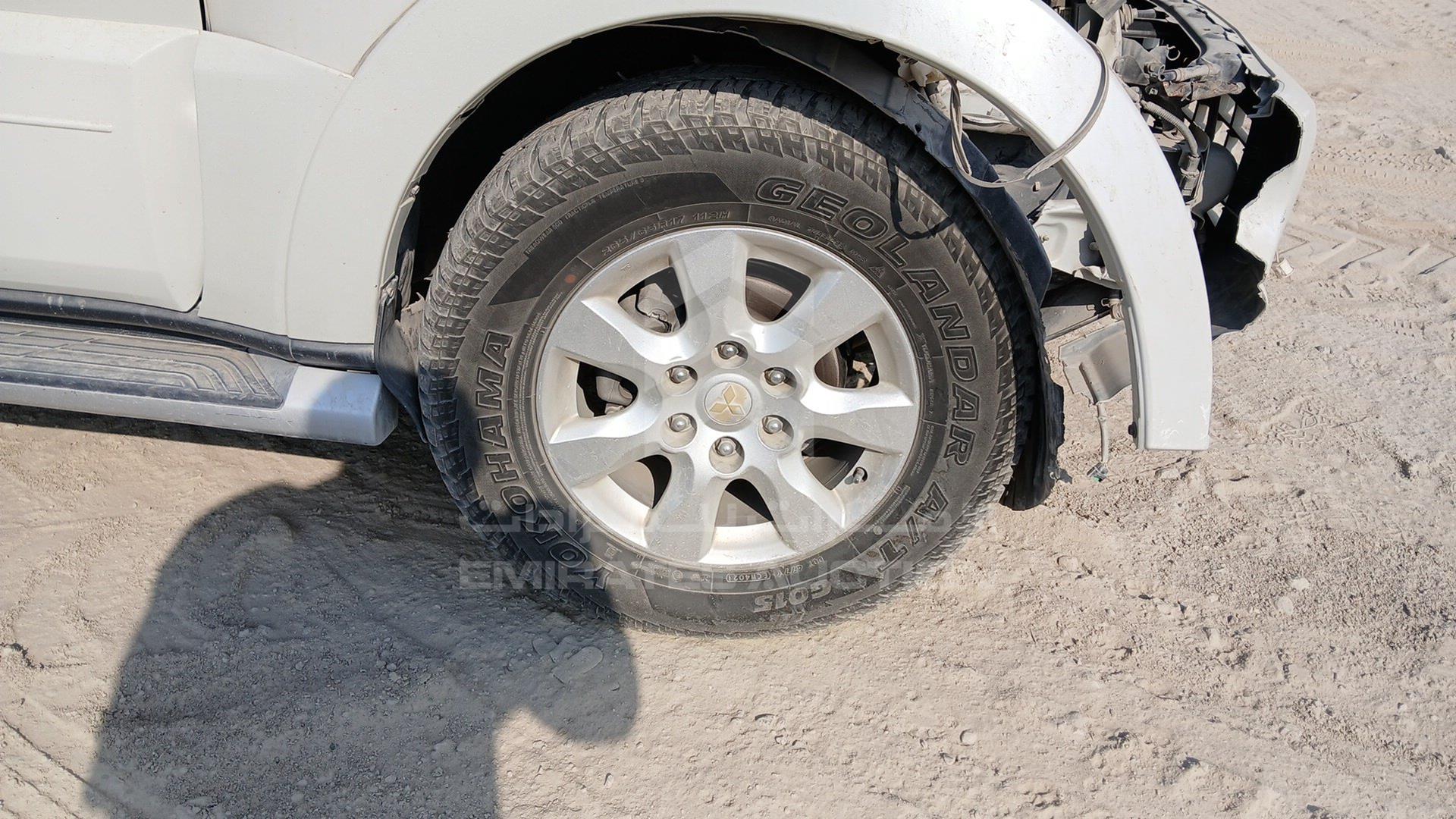 2014 MITSUBISHI PAJERO VIN: JMYLRV95WEJ709535