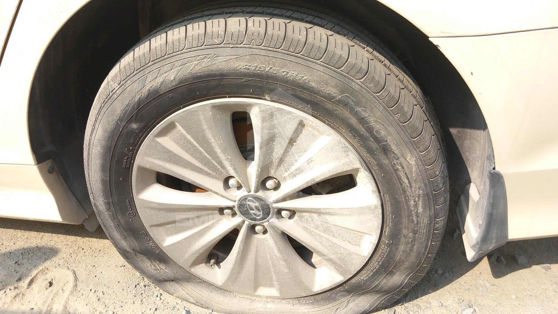2018 HYUNDAI SONATA VIN: KMHE2413XJA082035