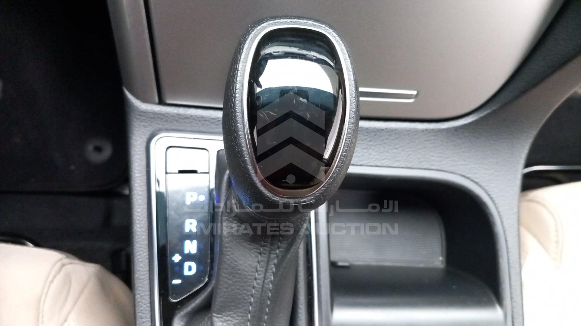 2017 HYUNDAI SONATA VIN: KMHE241G1HA289135