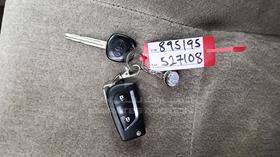 2004 Toyota Camry — Keys — Photo 5 — Thumbnail