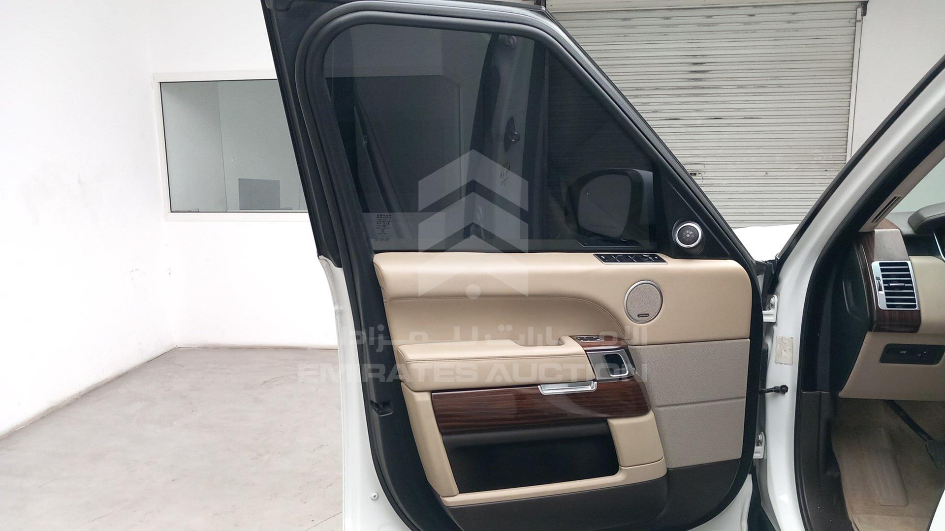 2015 RANGE ROVER VOGUE VIN: SALGA2DF3FA220010