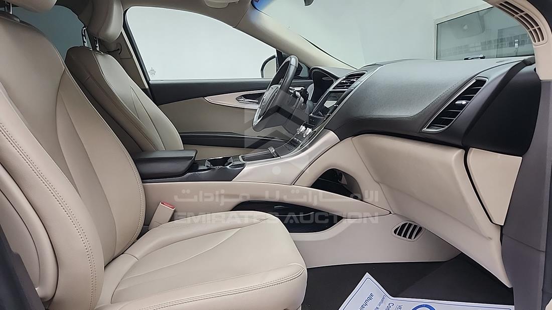 2019 Lincoln Nautilus — Front Right Passenger Seat View — Photo 29