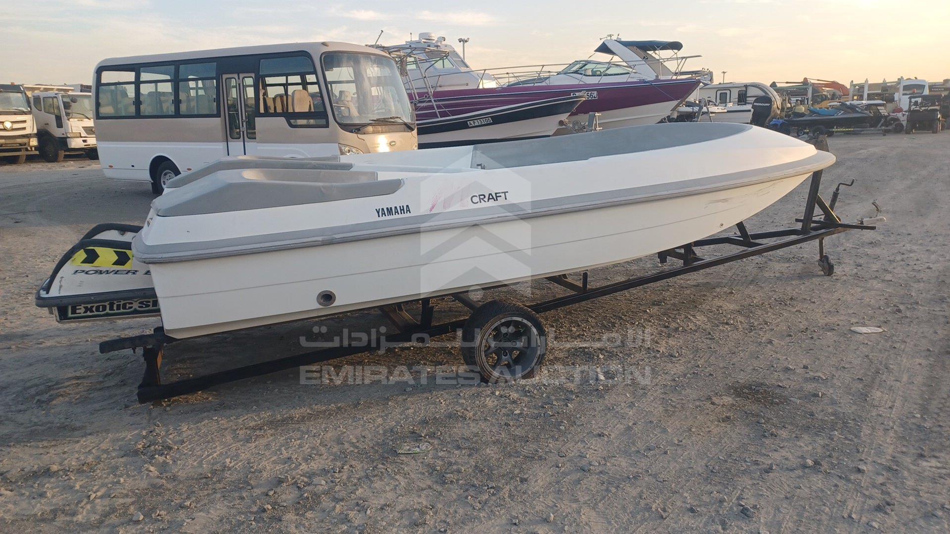 0 BOAT + TROLLEY --- VIN: CR11Y310