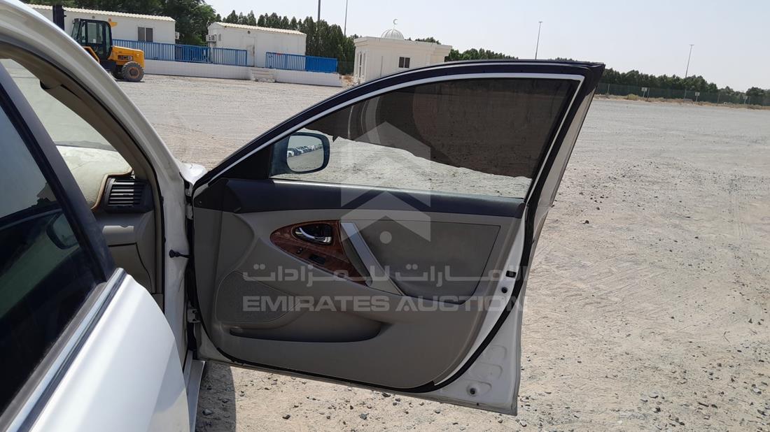 تويوتا كامري 2007 — الباب الأمامي الأيمن — صورة 25
