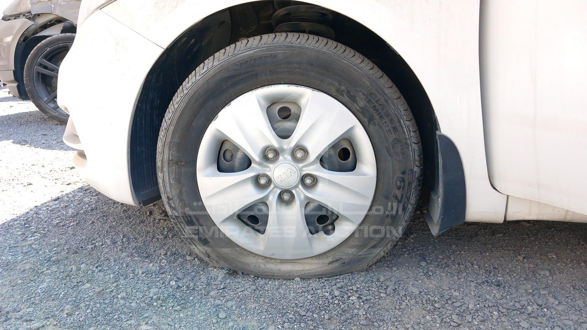 2013 KIA CERATO VIN: KNAFK4111D5806888