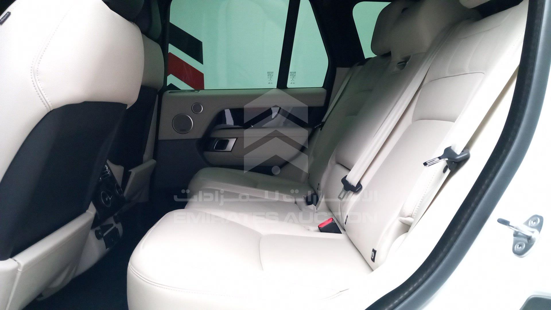 2018 RANGE ROVER HSE VIN: SALGA2BV0JA389243