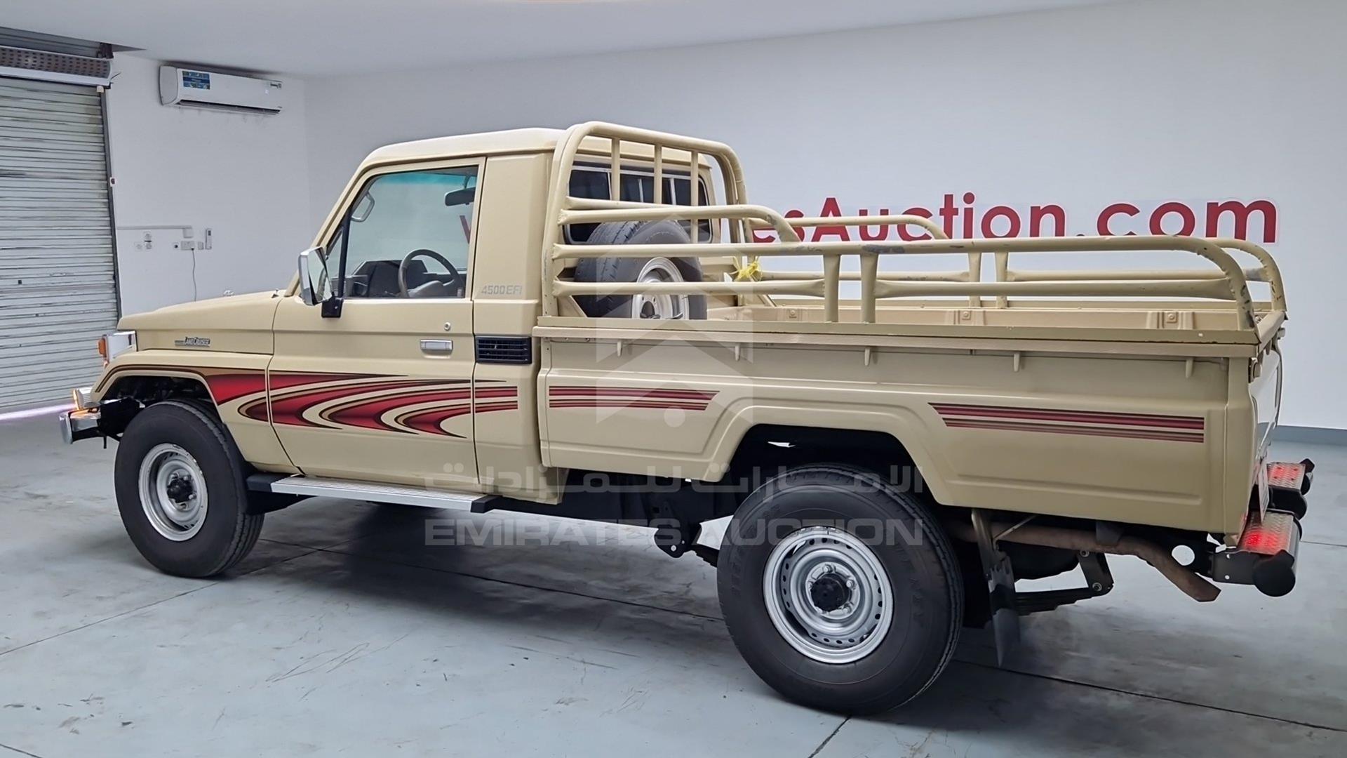 2006 TOYOTA LAND CRUISER VIN: JTFLJ71J168010726