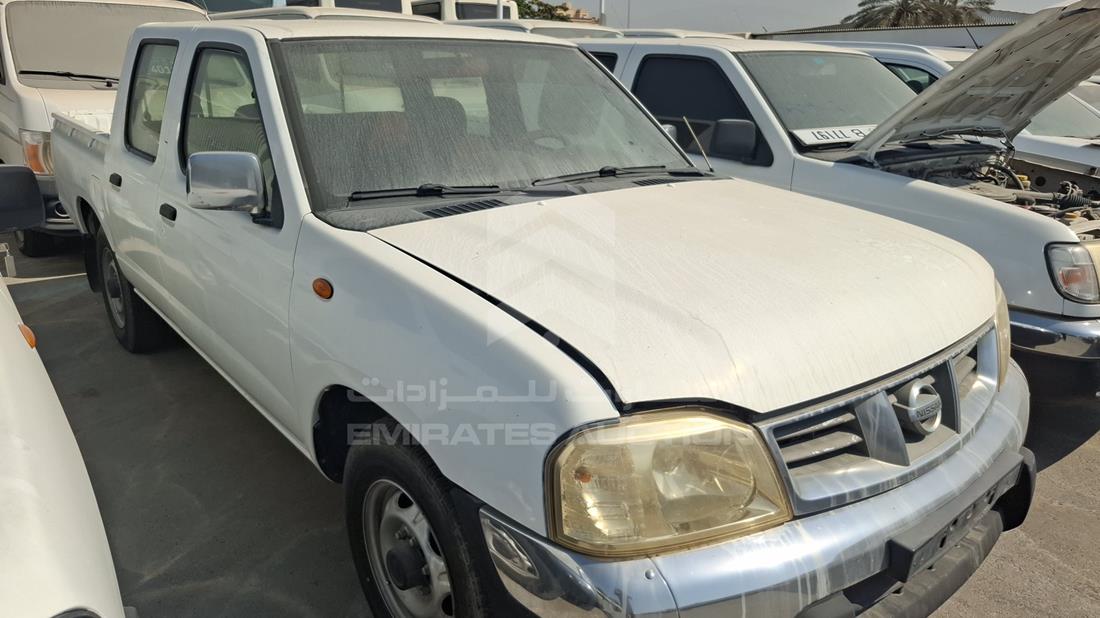 2009 Nissan Pick up D/C — Front Left Angle — Photo 5