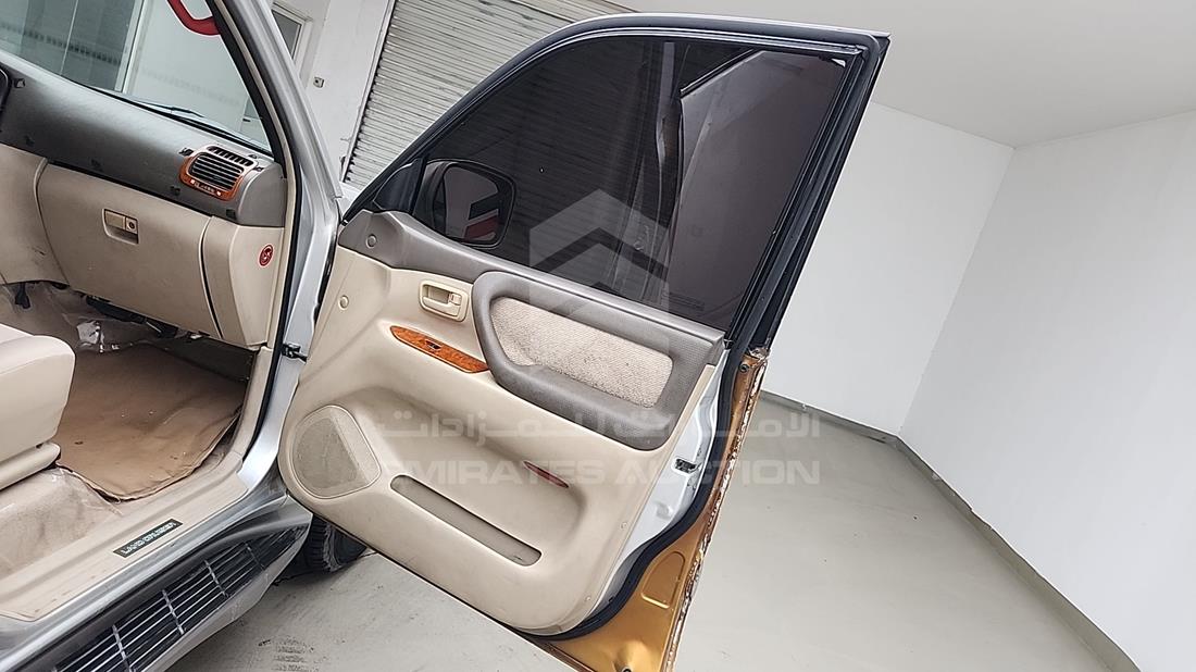 2006 Toyota Land Cruiser — Front Right Door — Photo 30
