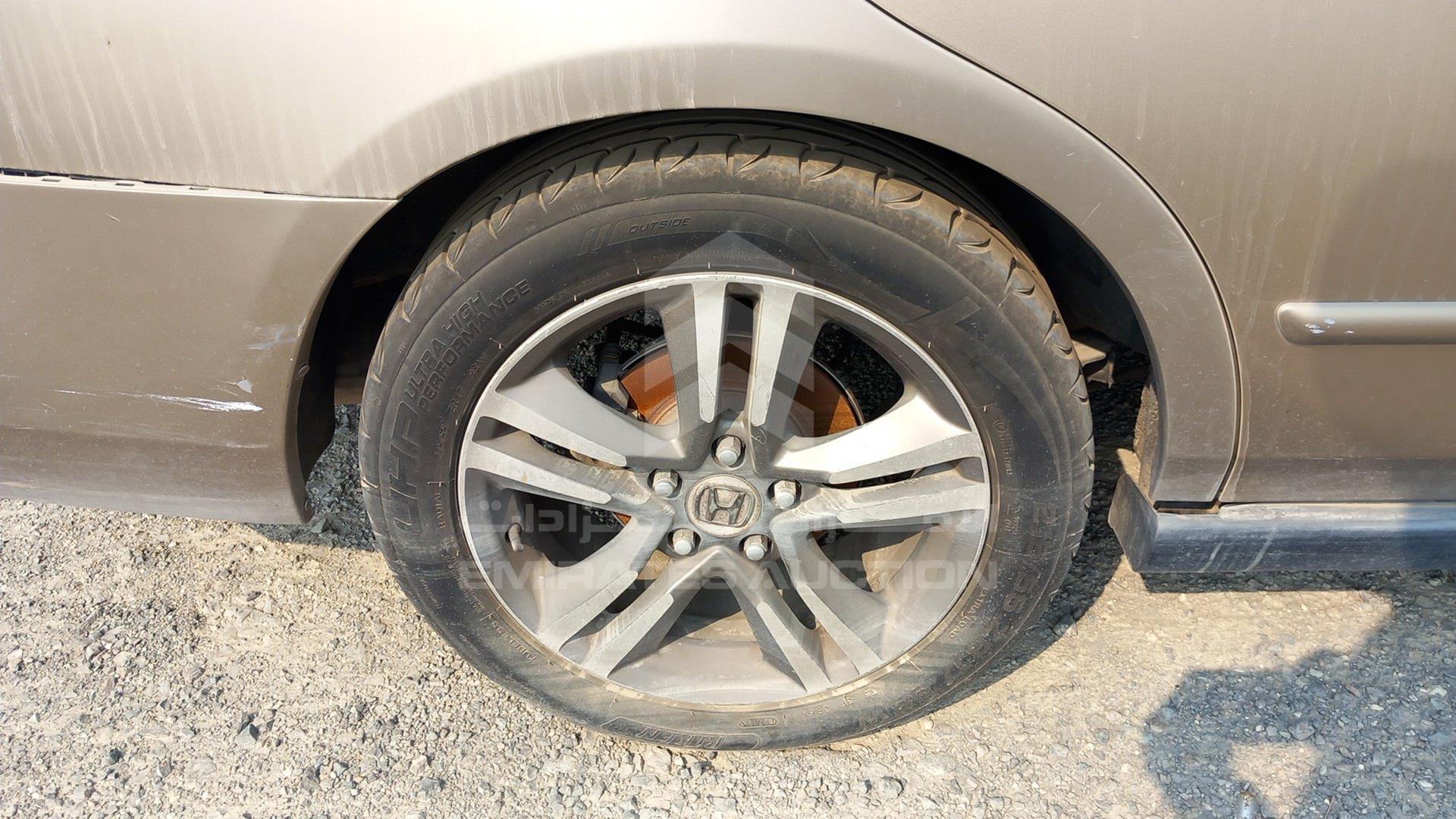 2005 HONDA ACCORD VIN: JHMCM56585C401155