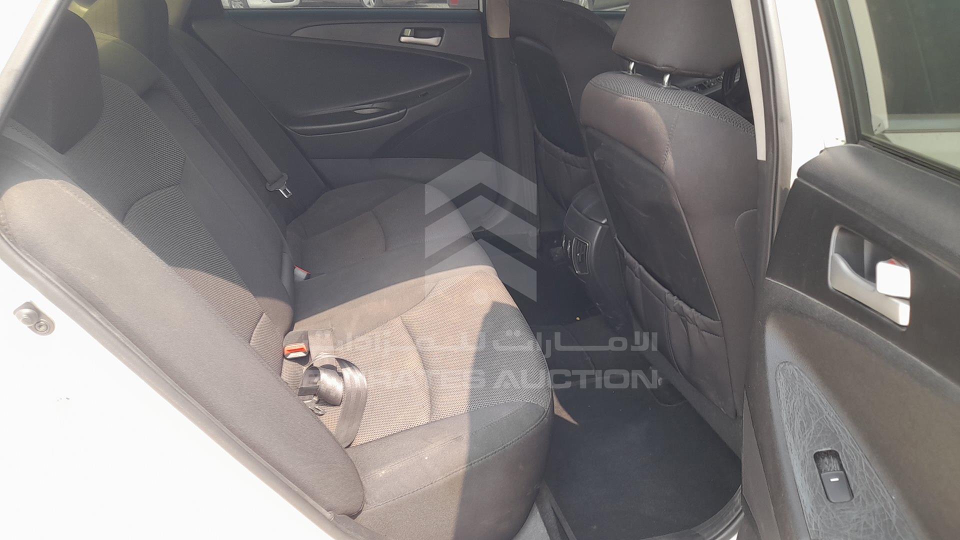 2014 HYUNDAI SONATA VIN: KMHEB41C7EA624987