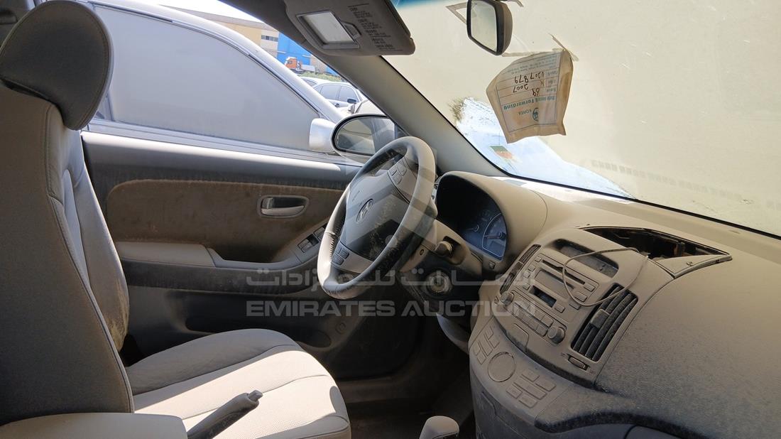 2007 Hyundai Avante - Scrap without document — Front Right Passenger Seat View — Photo 21