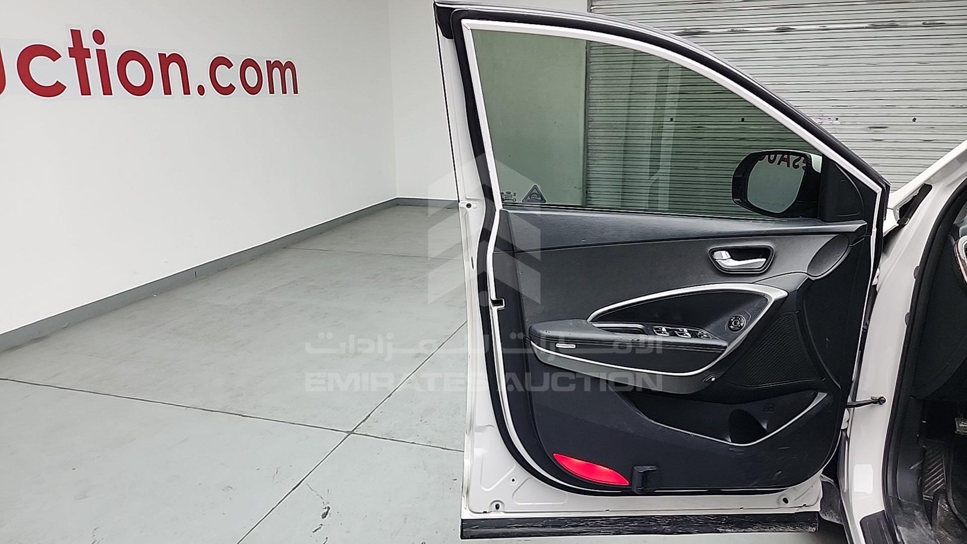 2017 HYUNDAI SANTA FE VIN: KMHST81CXHU647299