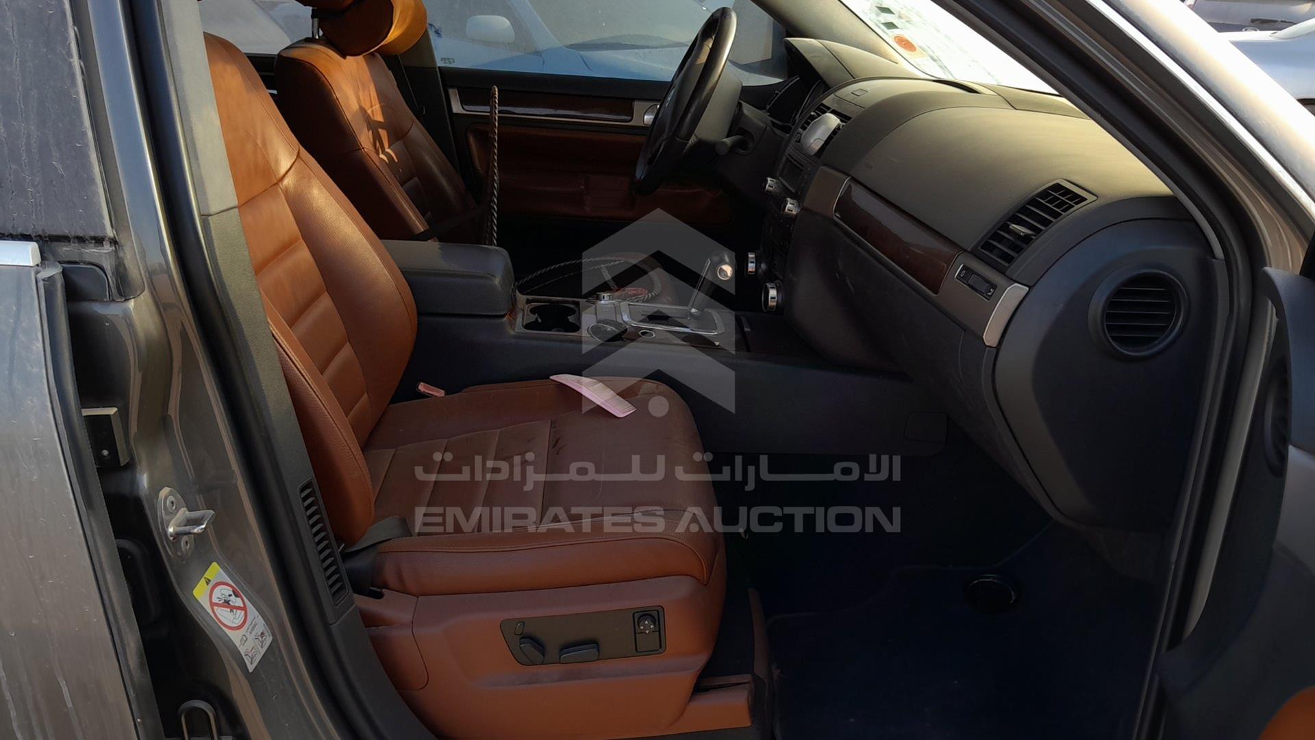 2010 VOLKSWAGEN TOUAREG VIN: WVGAL27L4AD011385
