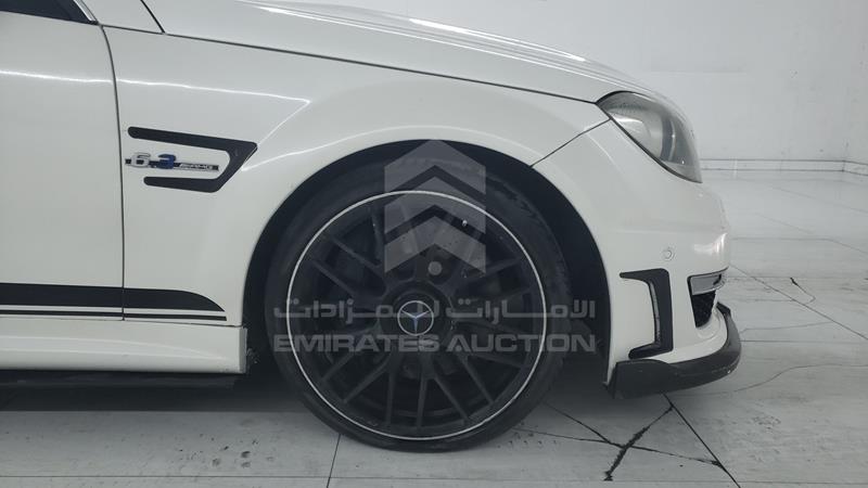 WDDGJ7HB7DG056594 Auction: EmiratesAuction Lot: 428637 WDDGJ7HB7DG056594 Mercedes C 63 AMG 2013 WHITE Photo 32