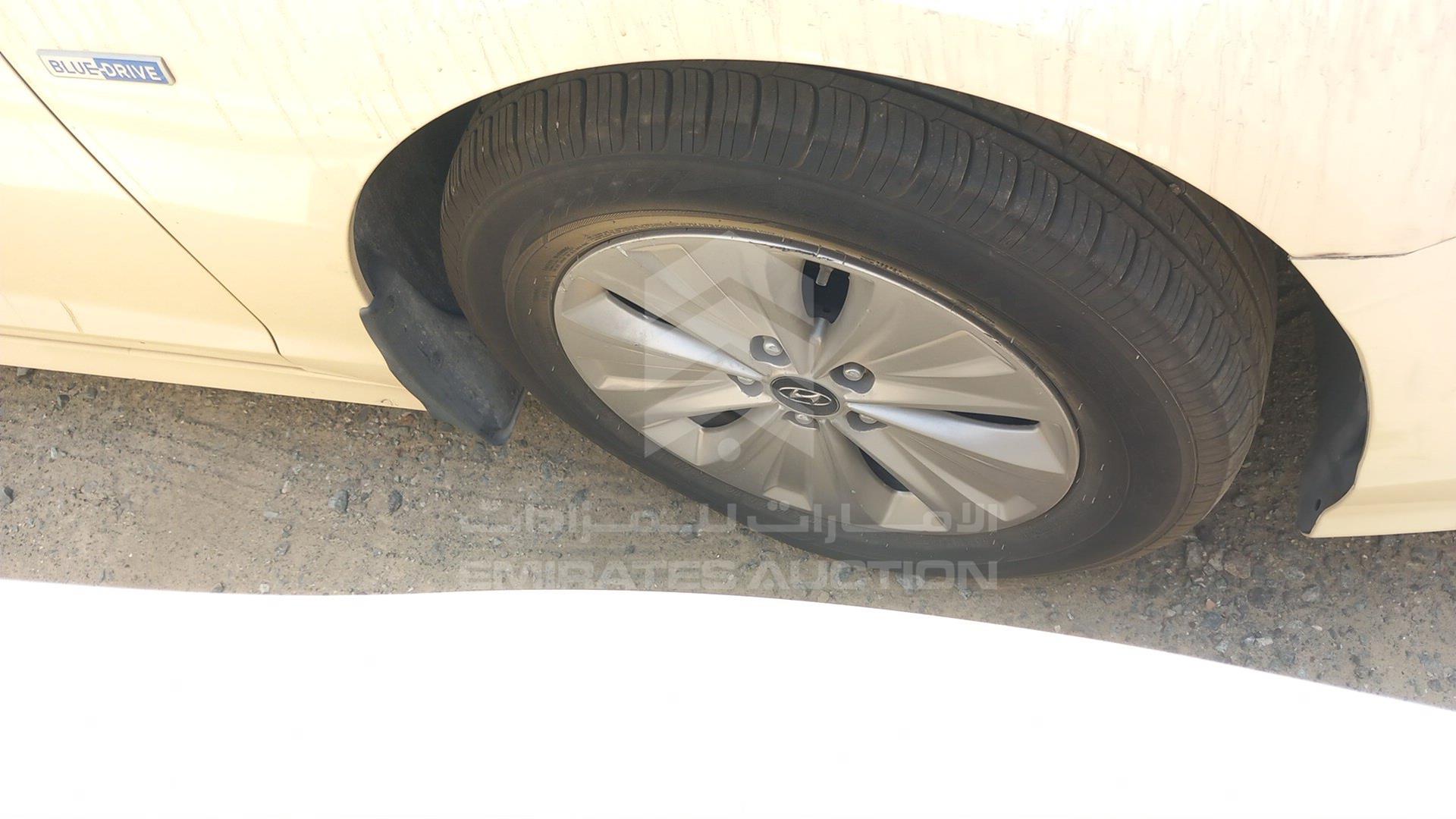 2018 HYUNDAI SONATA VIN: KMHE24130JA082089