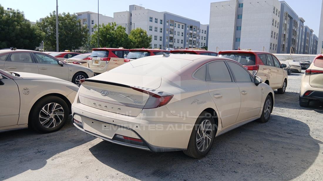 2021 Hyundai Sonata Hybrid — Rear Right Angle — Photo 9