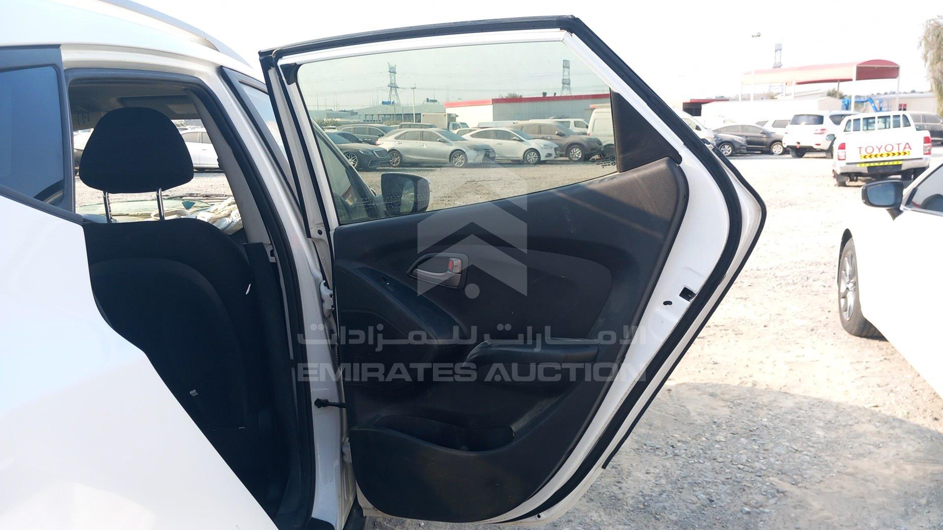 2014 HYUNDAI TUCSON VIN: KMHJT81E9EU828290