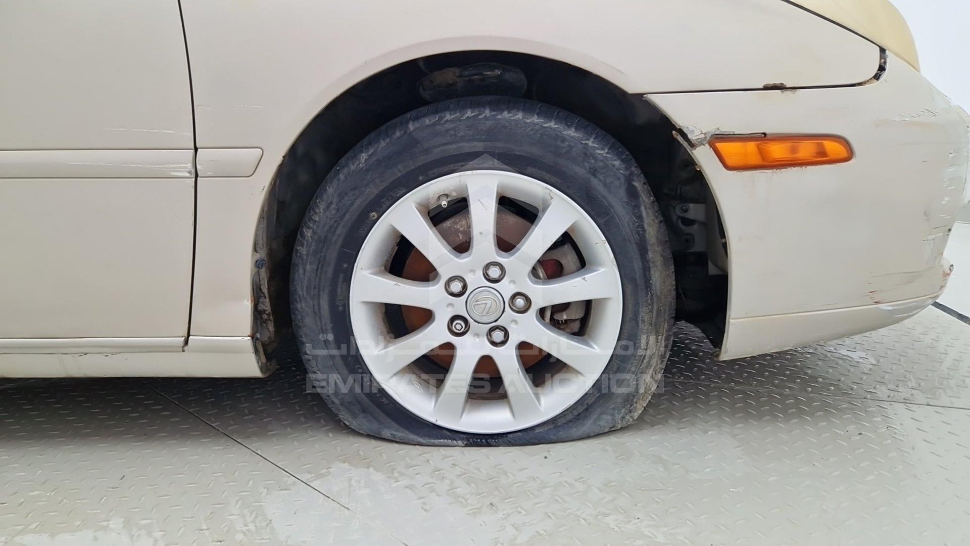 2002 LEXUS ES 300 VIN: JTHBF30G820063242