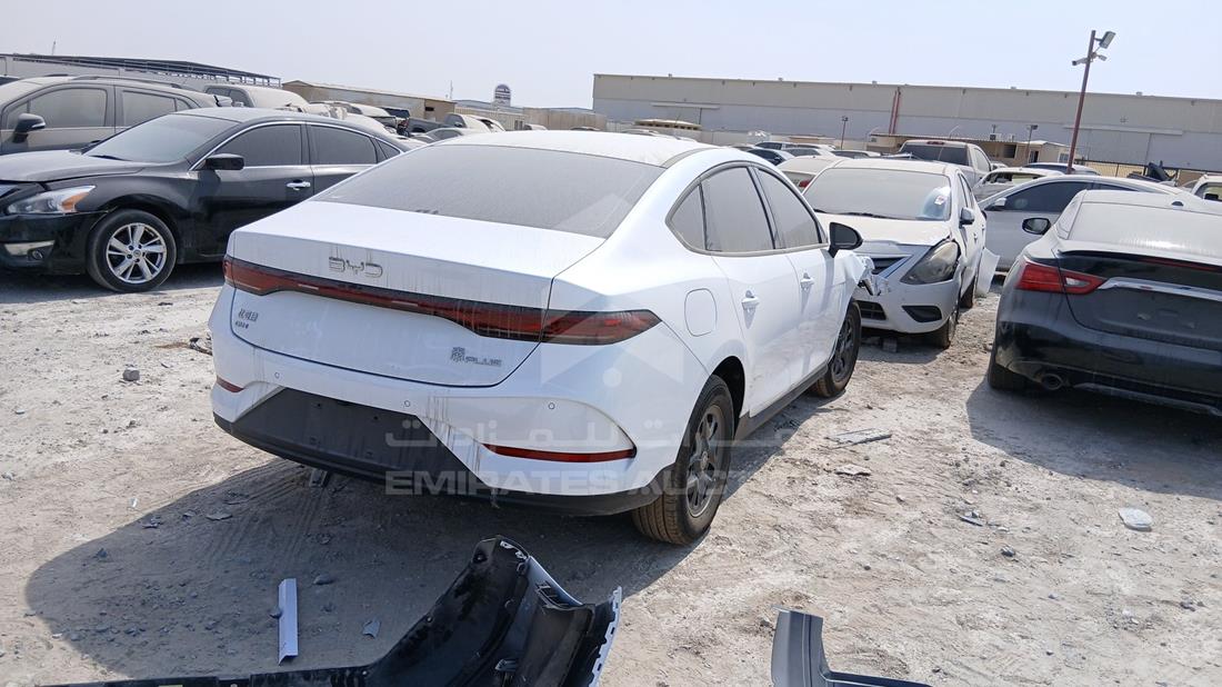 بي واي دي QIN Plus 2025 — الزاوية الخلفية اليمنى — صورة 8