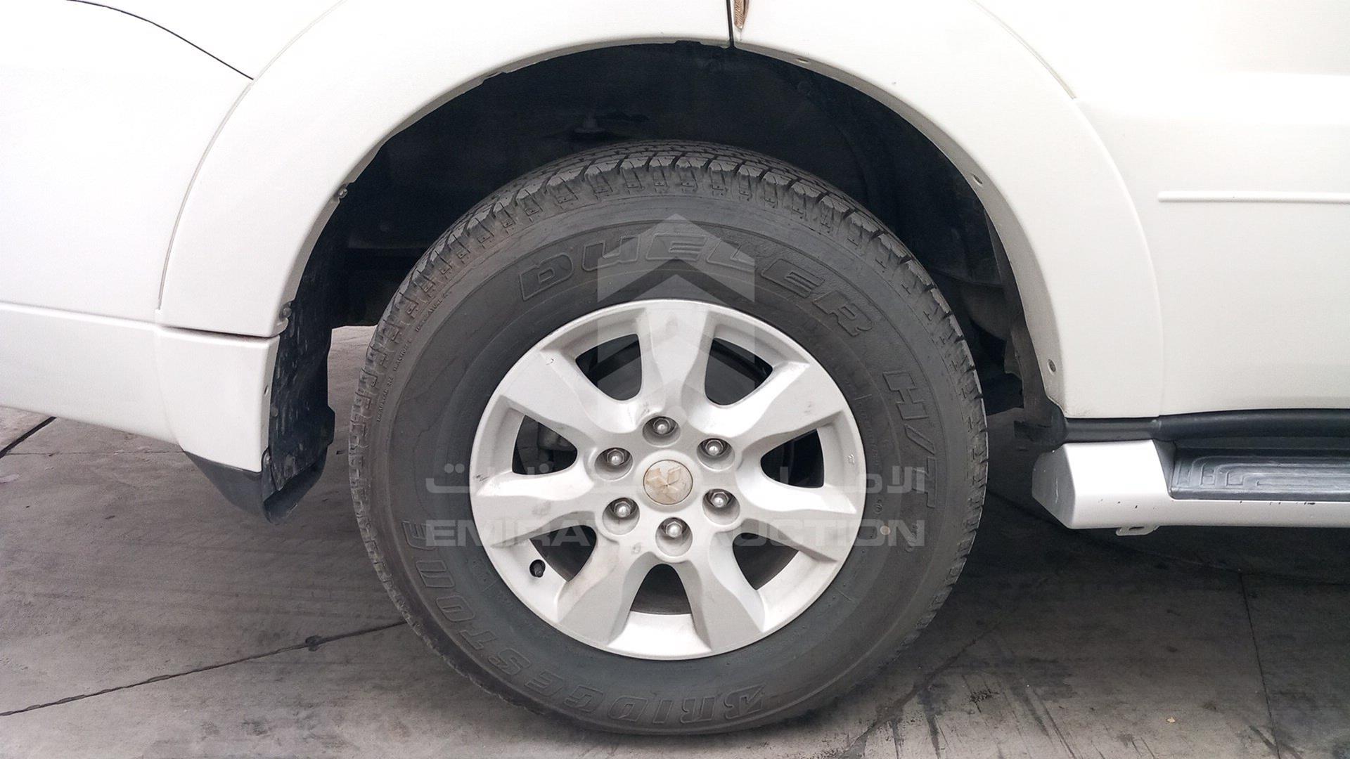 2014 MITSUBISHI PAJERO VIN: JMYLRV95WEJ703780