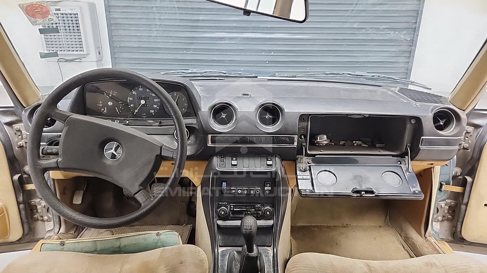 1981 MERCEDES 250 VIN: WDB12302810105896