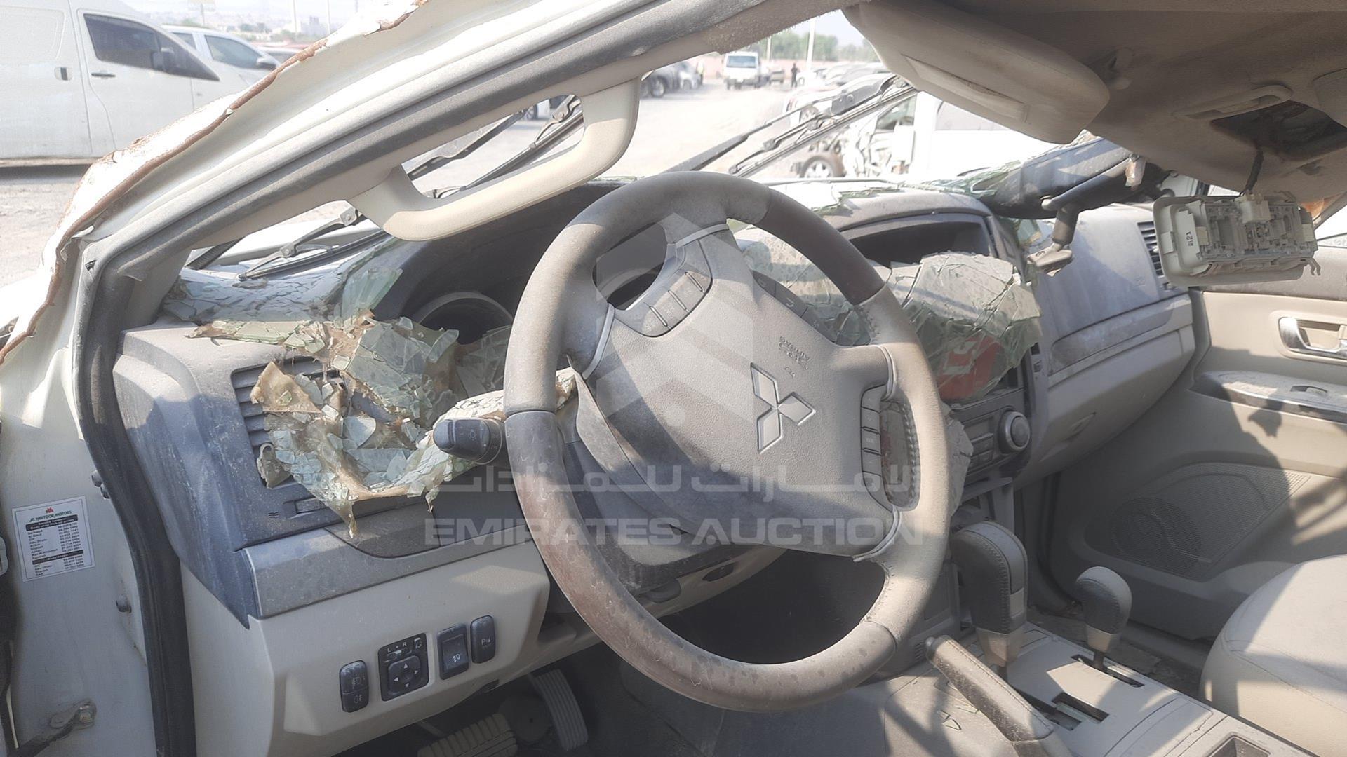 2013 MITSUBISHI PAJERO VIN: JMYLRV95WDJ702131