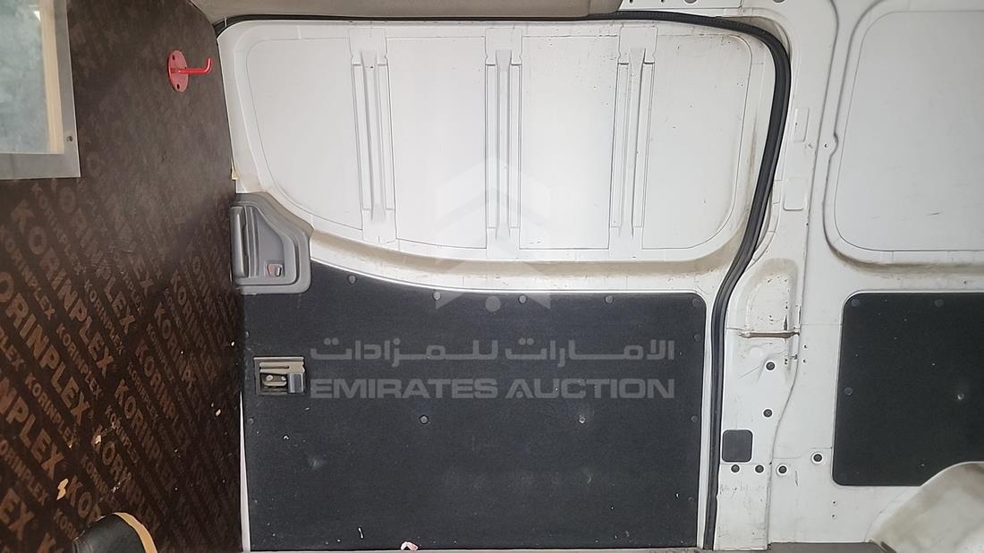 نيسان أورفان 2015 — الباب الخلفي الأيمن — صورة 16