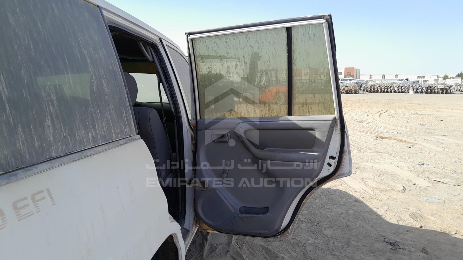 2004 TOYOTA LAND CRUISER VIN: JTGHJ01J843004764
