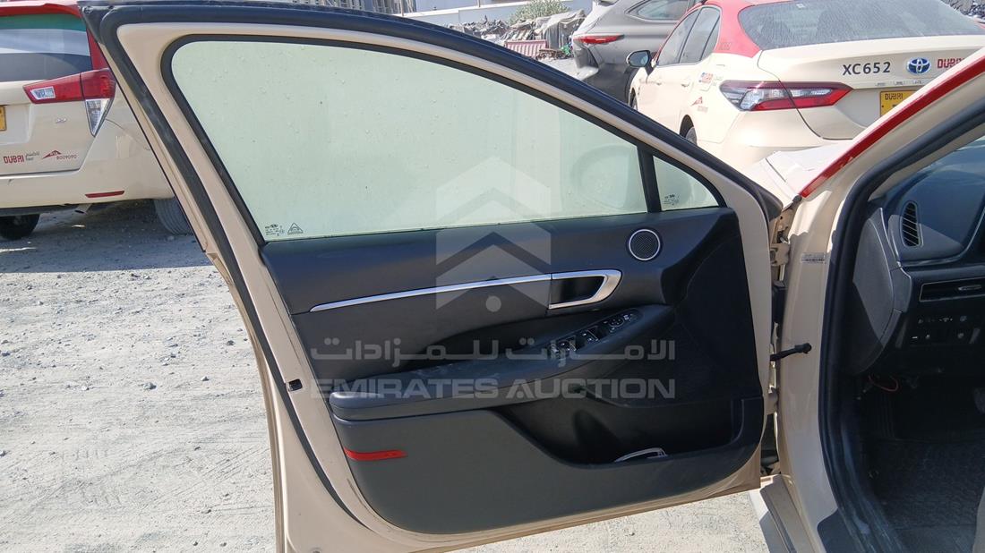 هيونداي سوناتا هجينة 2021 — الباب الأمامي الأيسر — صورة 11