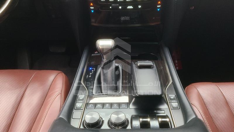 JTJHY00W1L4326058 Auction: EmiratesAuction Lot: 409451 JTJHY00W1L4326058 Lexus LX 570 2020 WHITE Photo 33