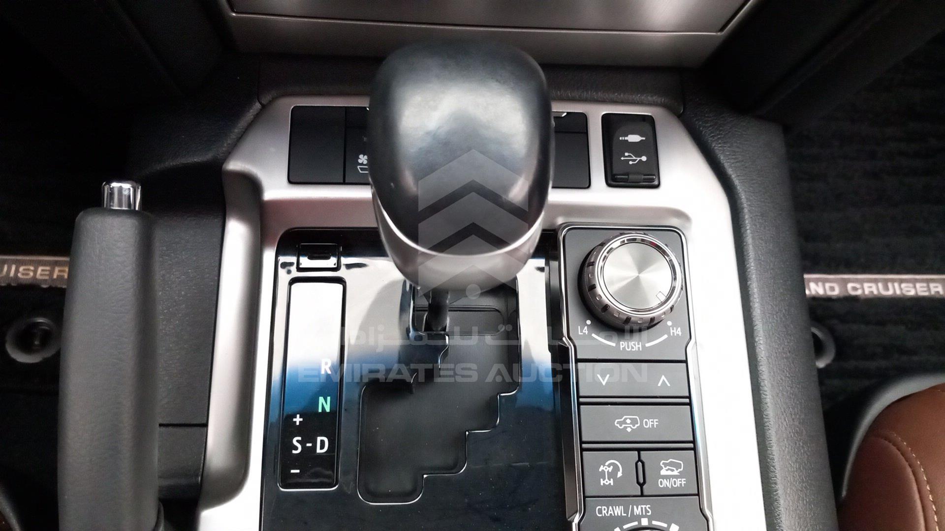 2017 TOYOTA LAND CRUISER VIN: JTMHY05J3H4054037