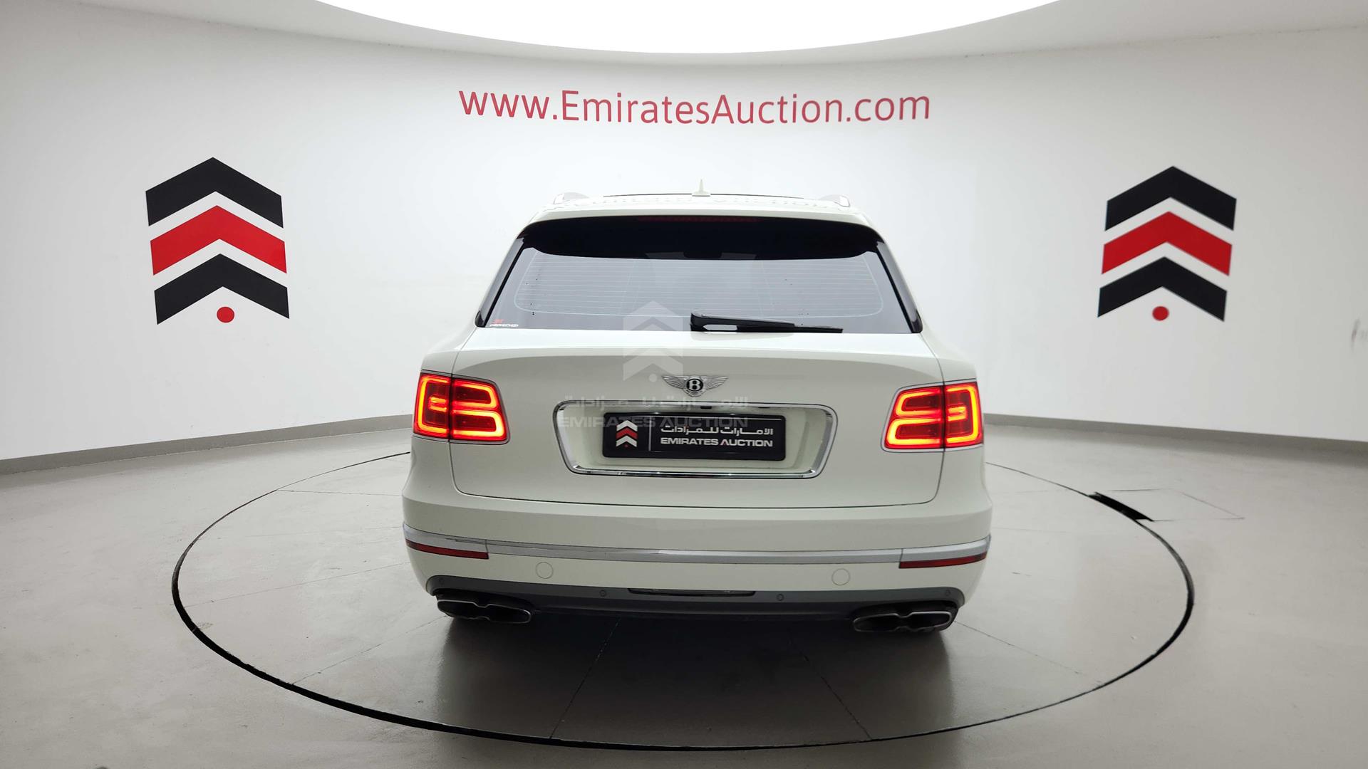 2018 BENTLEY BENTAYGA VIN: SJAAL1ZV5JC022898