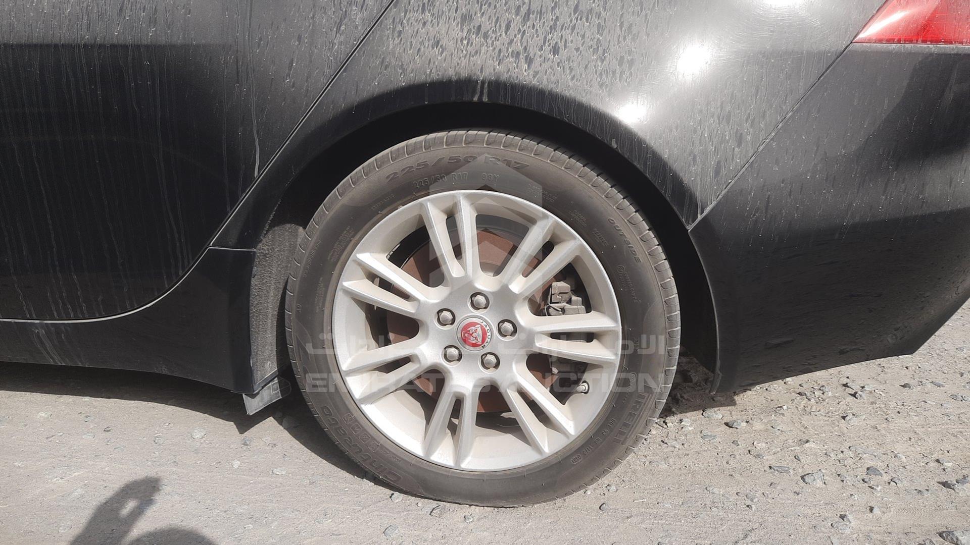 2016 JAGUAR XE VIN: SAJAB4BG1GA934092