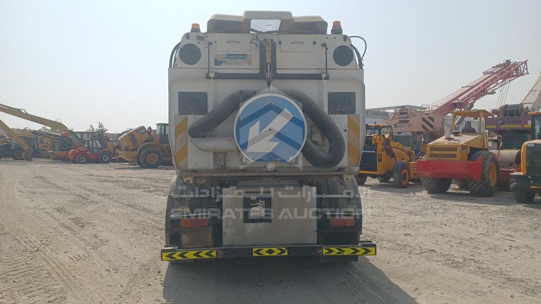 Iveco — Rear View — Photo 8